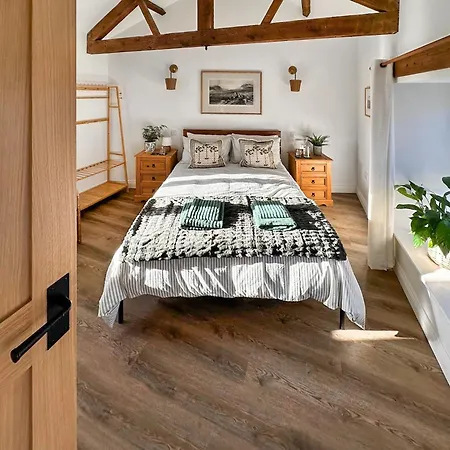 بيت للعطل Lime Tree Barn *